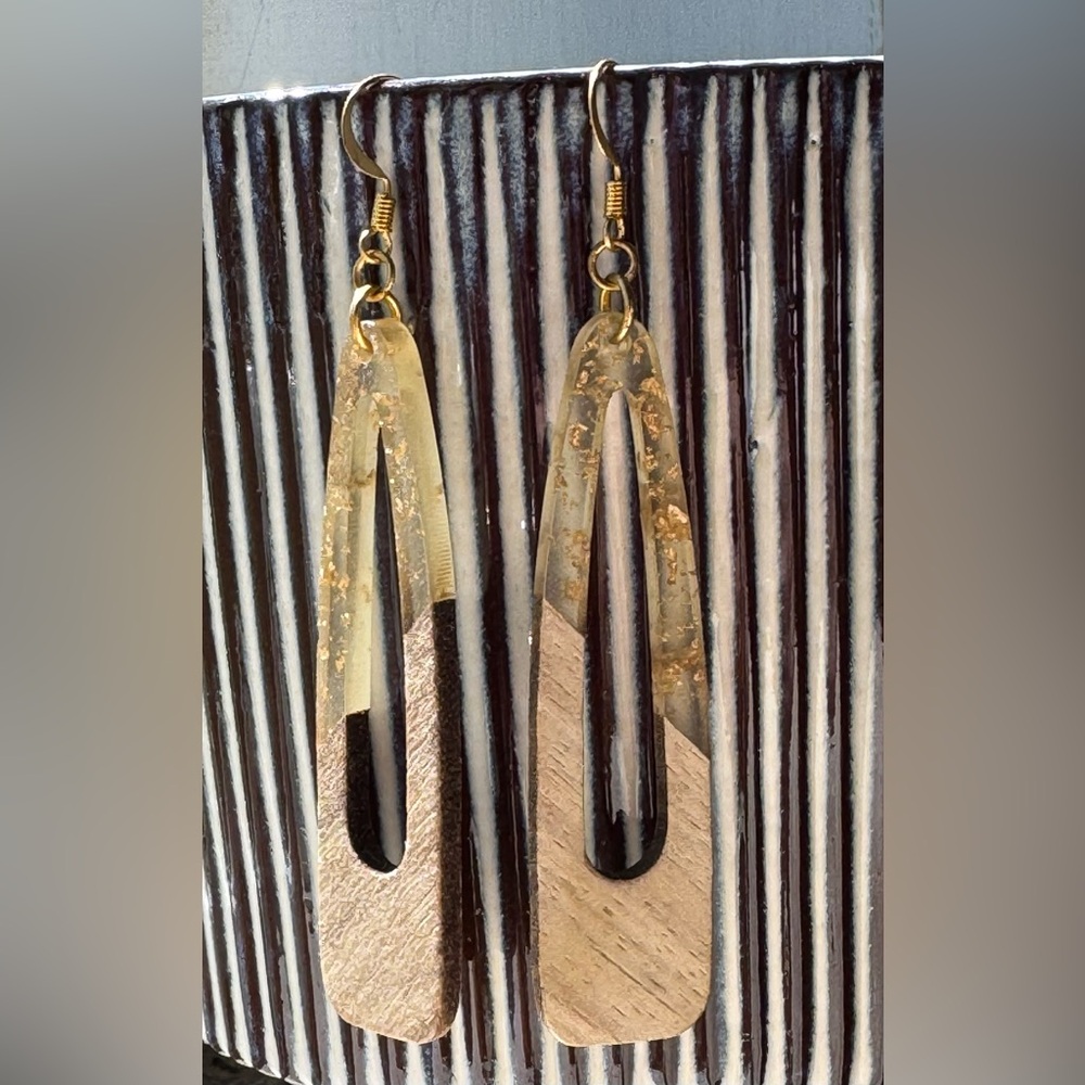 Boho style Wood and Gold Speckle Resin Drop Earrings - Picture 2 of 2